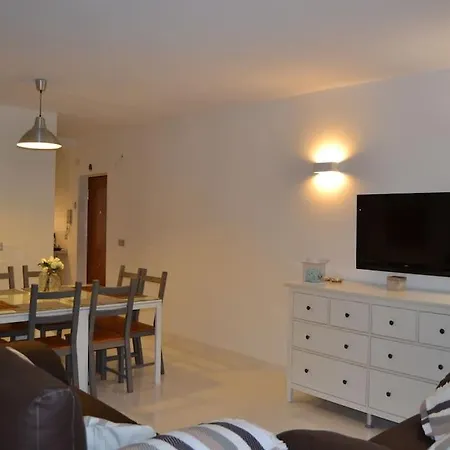Vialia Ave Zona De Ocio Y Playa Malaga